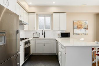 GORGEOUS HALF DUPLEX IN CENTRAL LONSDALE - 225 E 18th Street, North Vancouver