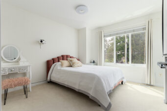 GORGEOUS HALF DUPLEX IN CENTRAL LONSDALE - 225 E 18th Street, North Vancouver