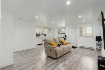 GORGEOUS HALF DUPLEX IN CENTRAL LONSDALE - 225 E 18th Street, North Vancouver