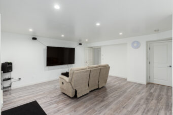 GORGEOUS HALF DUPLEX IN CENTRAL LONSDALE - 225 E 18th Street, North Vancouver