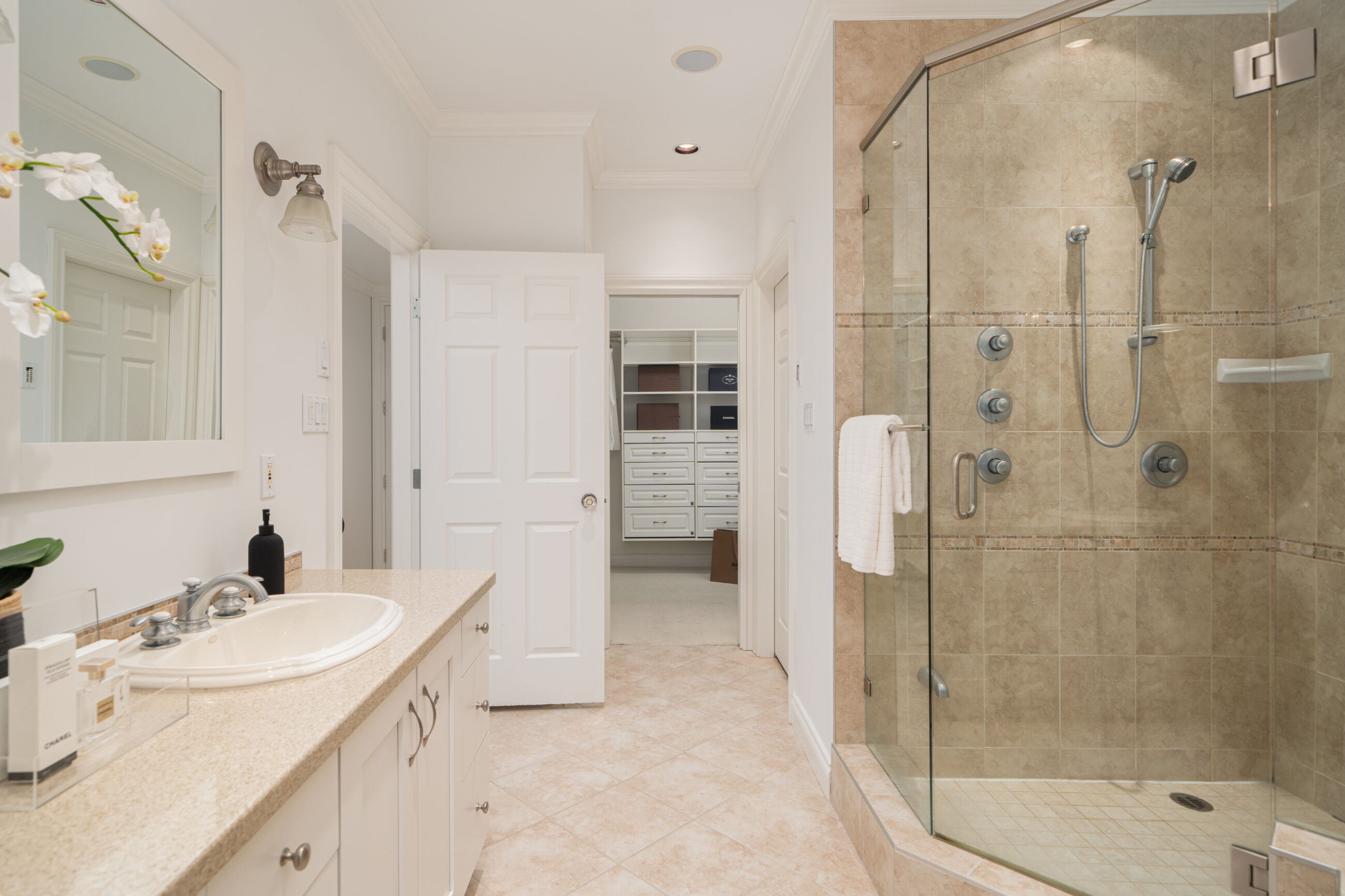 PRESTIGIOUS BRITISH PROPERTIES OFFERING 180-DEGREE CITY AND OCEAN VIEWS -  970 King Georges Way, West Vancouver