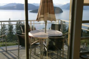 INTRODUCING A HOME AT SEASCAPES, WITH SPECTACULAR 180-DEGREE UNOBSTRUCTED VIEWS OF THE OCEAN AND NEARBY ISLANDS - 8725 Seascape Drive, West Vancouver