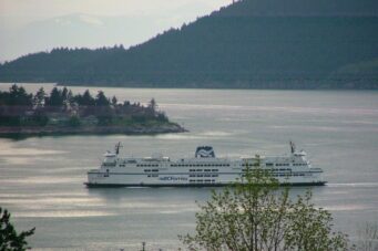 INTRODUCING A HOME AT SEASCAPES, WITH SPECTACULAR 180-DEGREE UNOBSTRUCTED VIEWS OF THE OCEAN AND NEARBY ISLANDS - 8725 Seascape Drive, West Vancouver