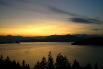 INTRODUCING A HOME AT SEASCAPES, WITH SPECTACULAR 180-DEGREE UNOBSTRUCTED VIEWS OF THE OCEAN AND NEARBY ISLANDS - 8725 Seascape Drive, West Vancouver