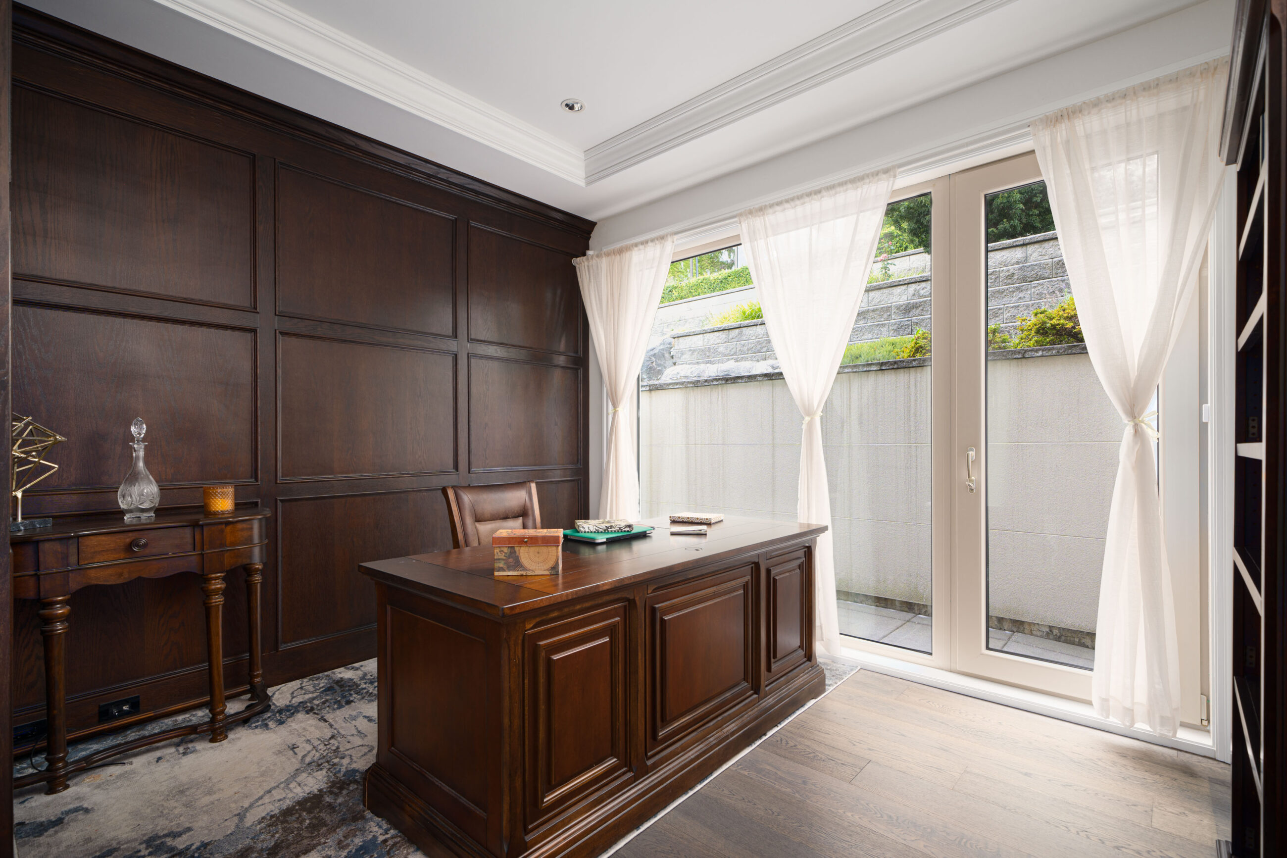 BRITISH PROPERTIES WITH 280-DEGREE PANORAMIC STUNNING VIEWS - 1095 Millsteam Road, West Vancouver