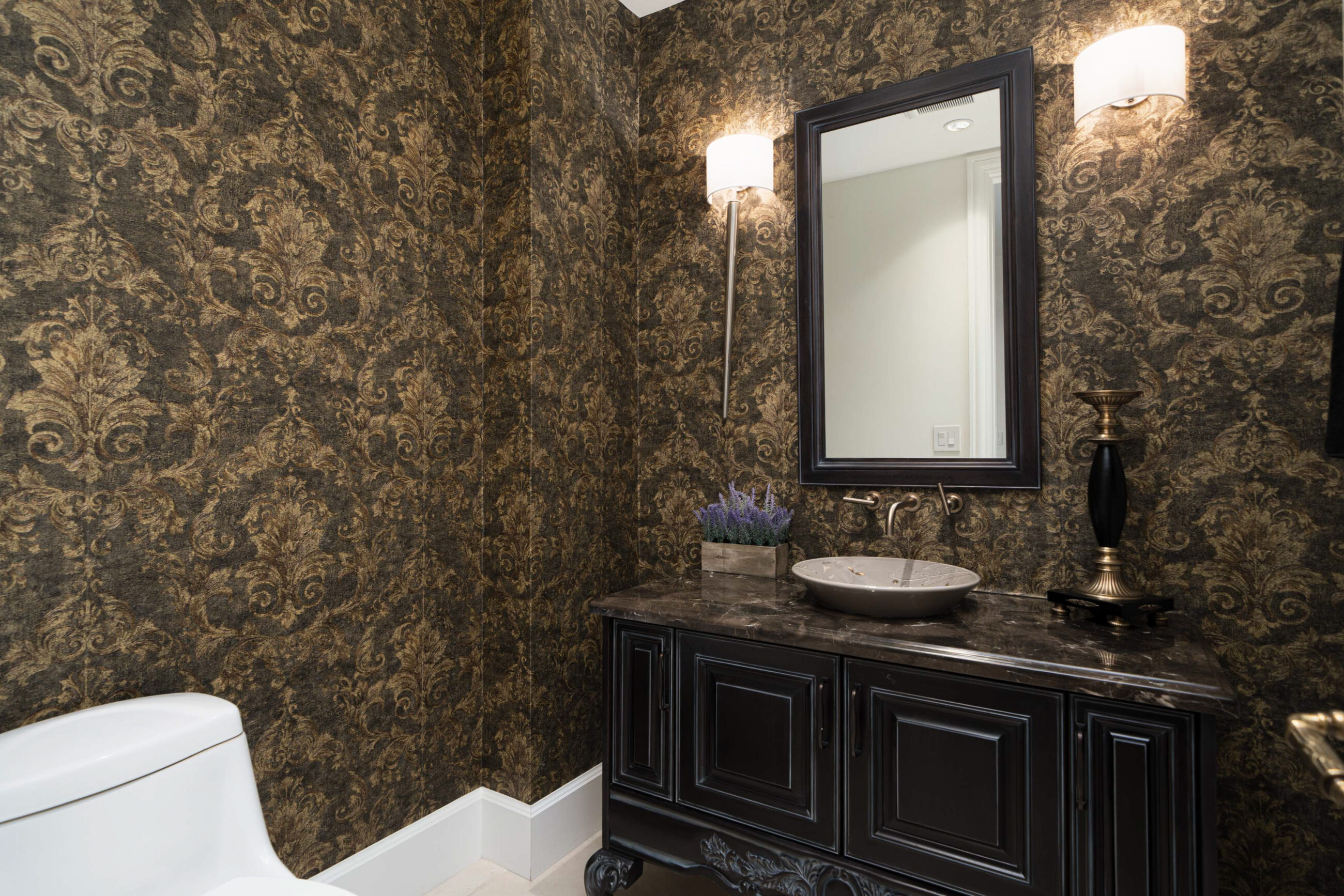 BRITISH PROPERTIES WITH 280-DEGREE PANORAMIC STUNNING VIEWS - 1095 Millsteam Road, West Vancouver