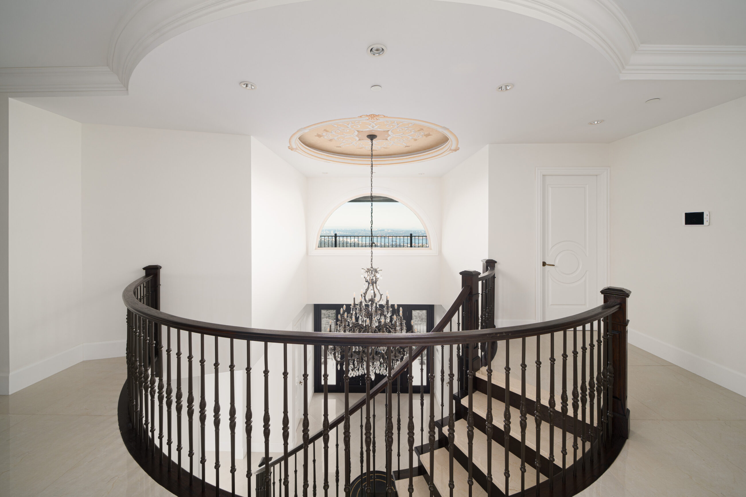 BRITISH PROPERTIES WITH 280-DEGREE PANORAMIC STUNNING VIEWS - 1095 Millsteam Road, West Vancouver