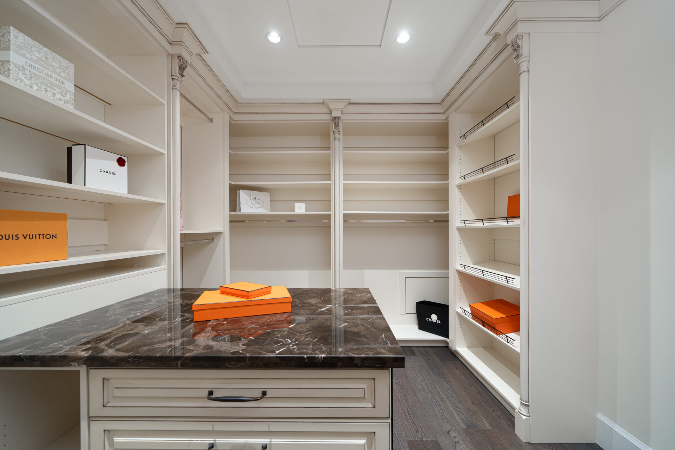 BRITISH PROPERTIES WITH 280-DEGREE PANORAMIC STUNNING VIEWS - 1095 Millsteam Road, West Vancouver