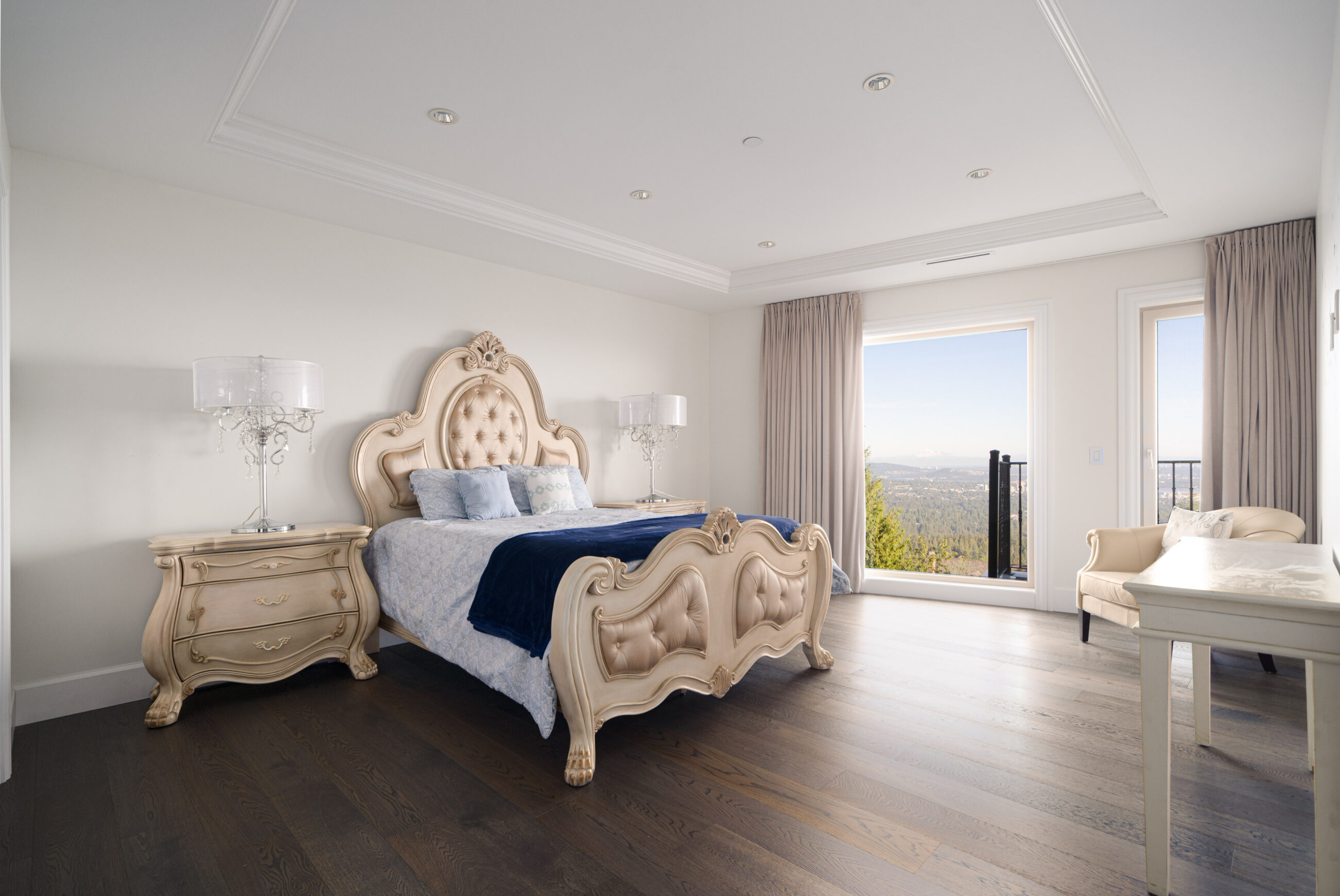 BRITISH PROPERTIES WITH 280-DEGREE PANORAMIC STUNNING VIEWS - 1095 Millsteam Road, West Vancouver