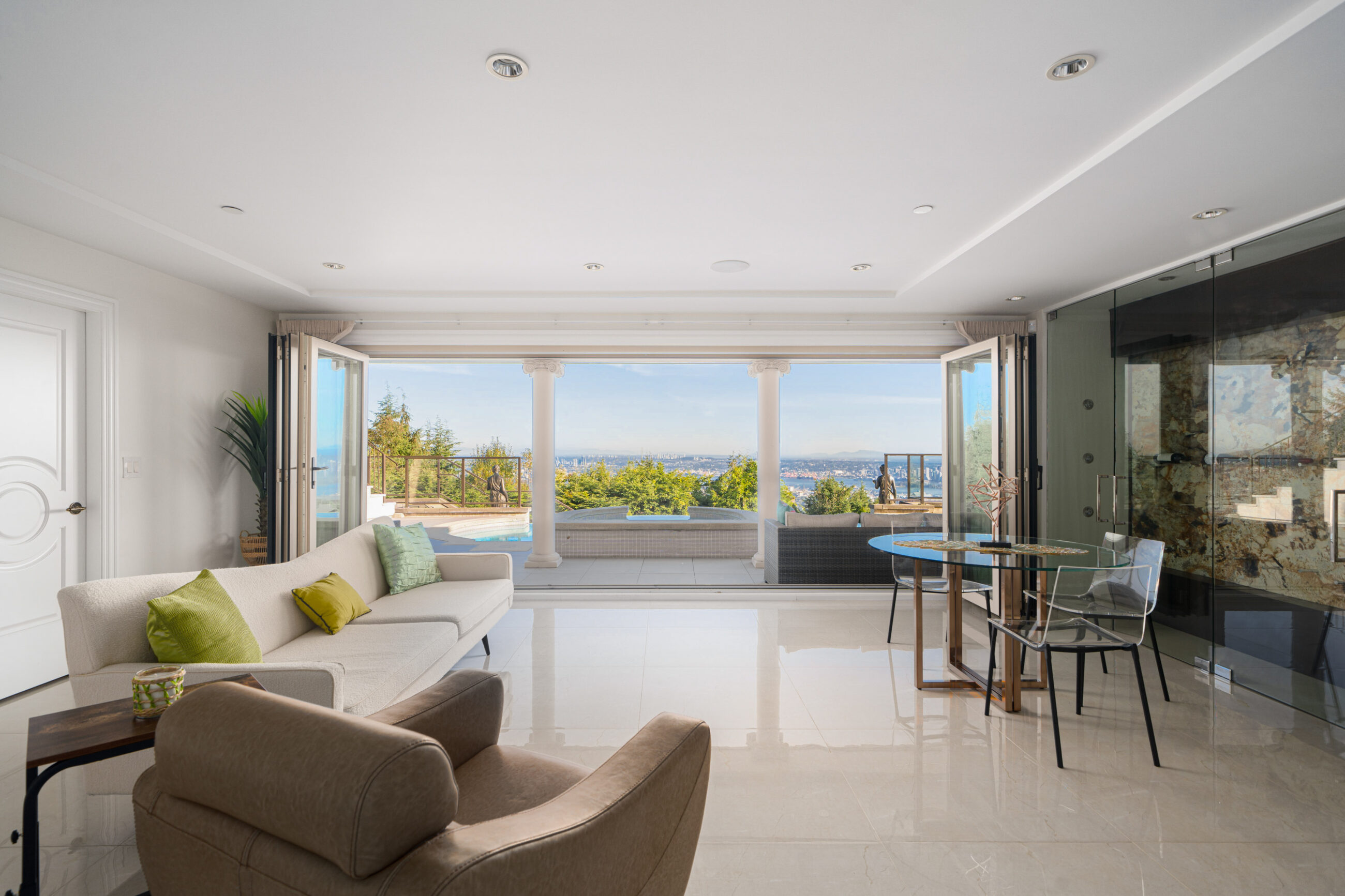 BRITISH PROPERTIES WITH 280-DEGREE PANORAMIC STUNNING VIEWS - 1095 Millsteam Road, West Vancouver