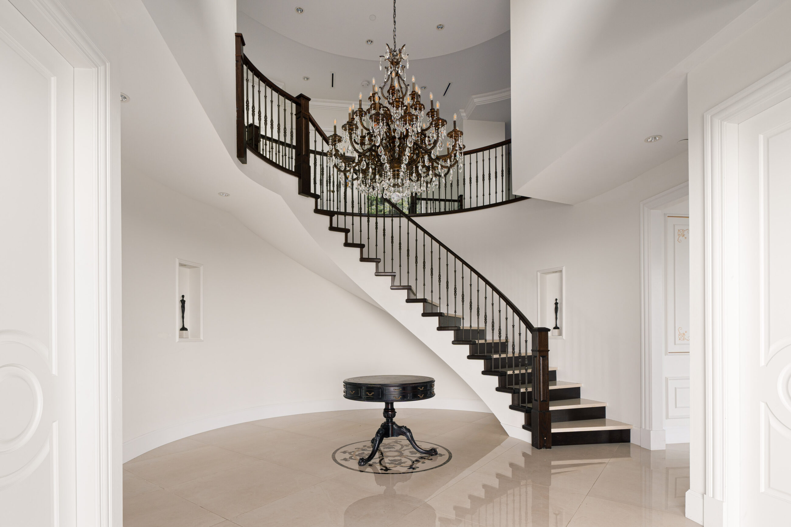 BRITISH PROPERTIES WITH 280-DEGREE PANORAMIC STUNNING VIEWS - 1095 Millsteam Road, West Vancouver