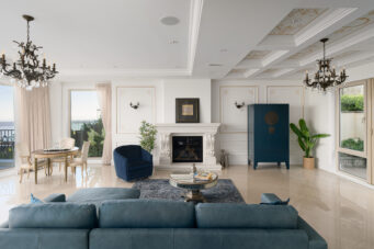 BRITISH PROPERTIES WITH 280-DEGREE PANORAMIC STUNNING VIEWS - 1095 Millsteam Road, West Vancouver