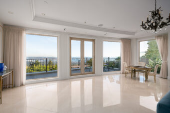 BRITISH PROPERTIES WITH 280-DEGREE PANORAMIC STUNNING VIEWS - 1095 Millsteam Road, West Vancouver