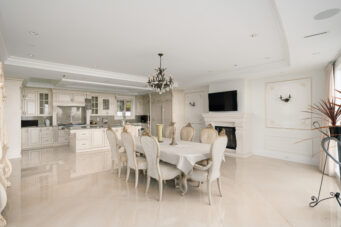 BRITISH PROPERTIES WITH 280-DEGREE PANORAMIC STUNNING VIEWS - 1095 Millsteam Road, West Vancouver