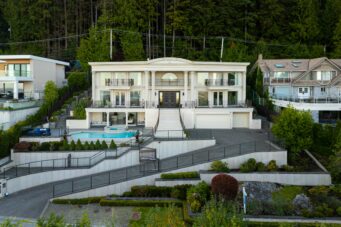 BRITISH PROPERTIES WITH 280-DEGREE PANORAMIC STUNNING VIEWS - 1095 Millsteam Road, West Vancouver