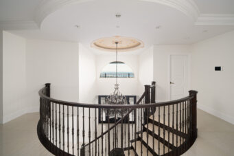 BRITISH PROPERTIES WITH 280-DEGREE PANORAMIC STUNNING VIEWS - 1095 Millsteam Road, West Vancouver