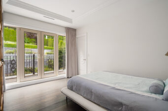 BRITISH PROPERTIES WITH 280-DEGREE PANORAMIC STUNNING VIEWS - 1095 Millsteam Road, West Vancouver