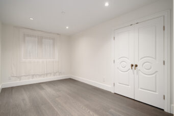 BRITISH PROPERTIES WITH 280-DEGREE PANORAMIC STUNNING VIEWS - 1095 Millsteam Road, West Vancouver