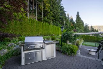 BRITISH PROPERTIES WITH 280-DEGREE PANORAMIC STUNNING VIEWS - 1095 Millsteam Road, West Vancouver