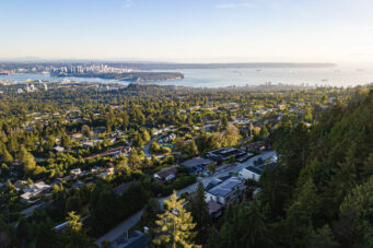 BRITISH PROPERTIES WITH 280-DEGREE PANORAMIC STUNNING VIEWS - 1095 Millsteam Road, West Vancouver