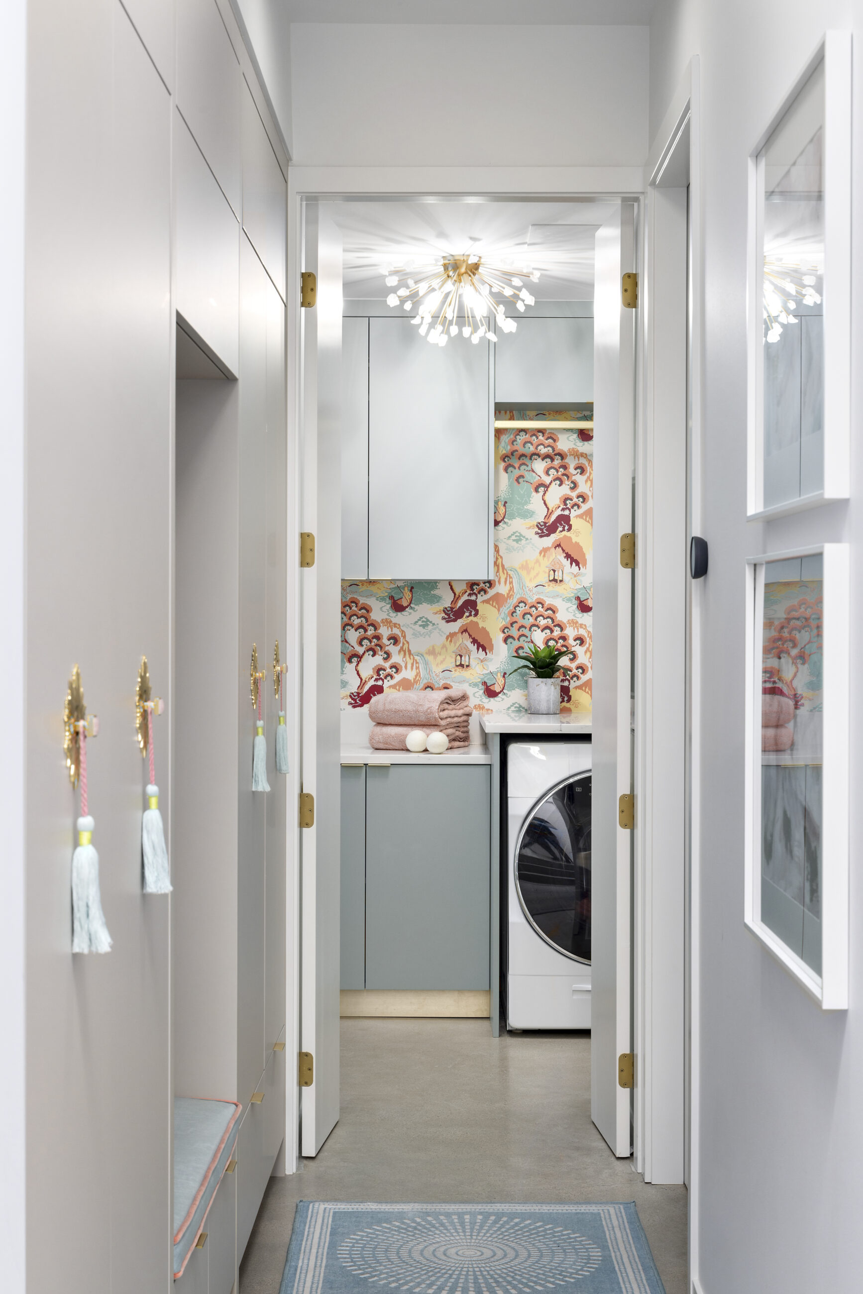 LUXURIOUS AND CONTEMPORARY HOME BY FRITS DE VRIES AND AWARD WINNING KALU INTERIORS - 510 Burhill Road, West Vancouver