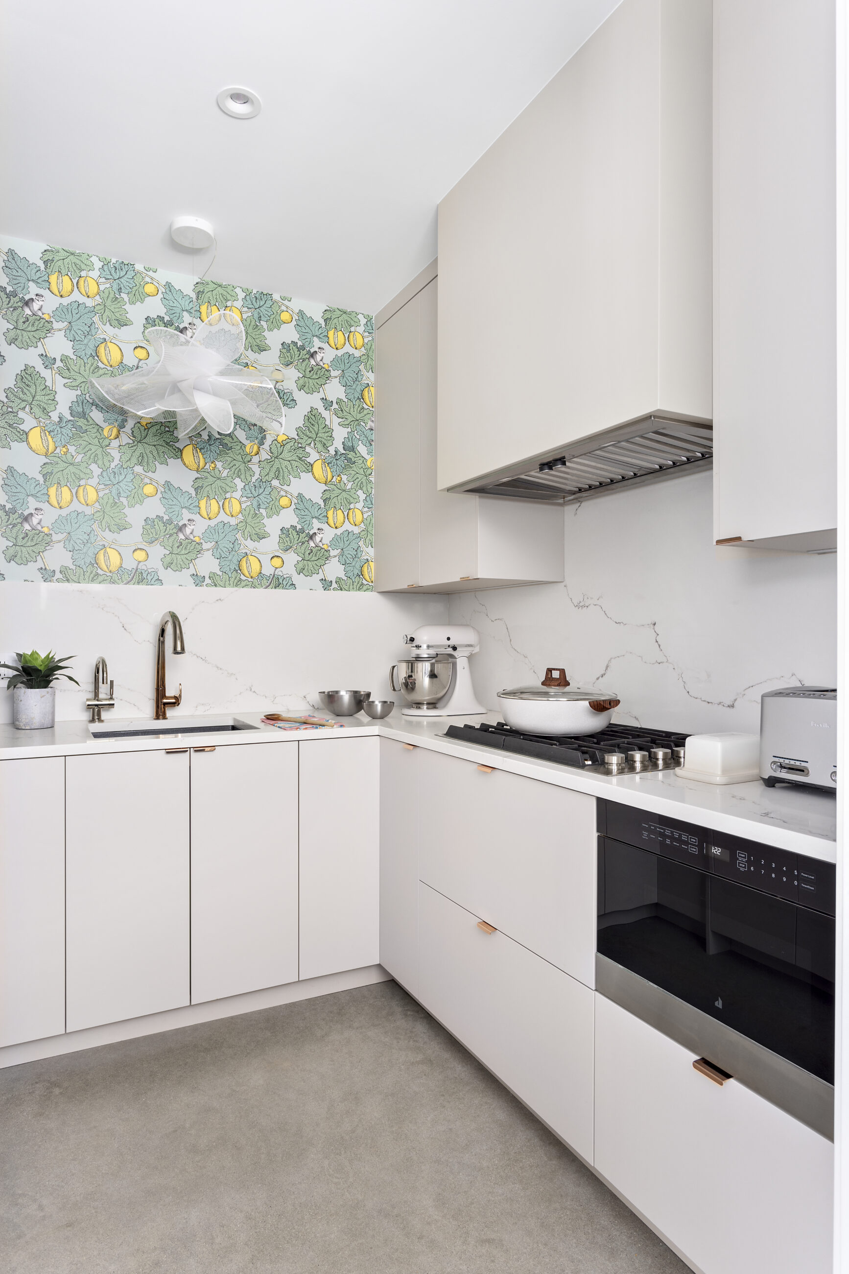 LUXURIOUS AND CONTEMPORARY HOME BY FRITS DE VRIES AND AWARD WINNING KALU INTERIORS - 510 Burhill Road, West Vancouver