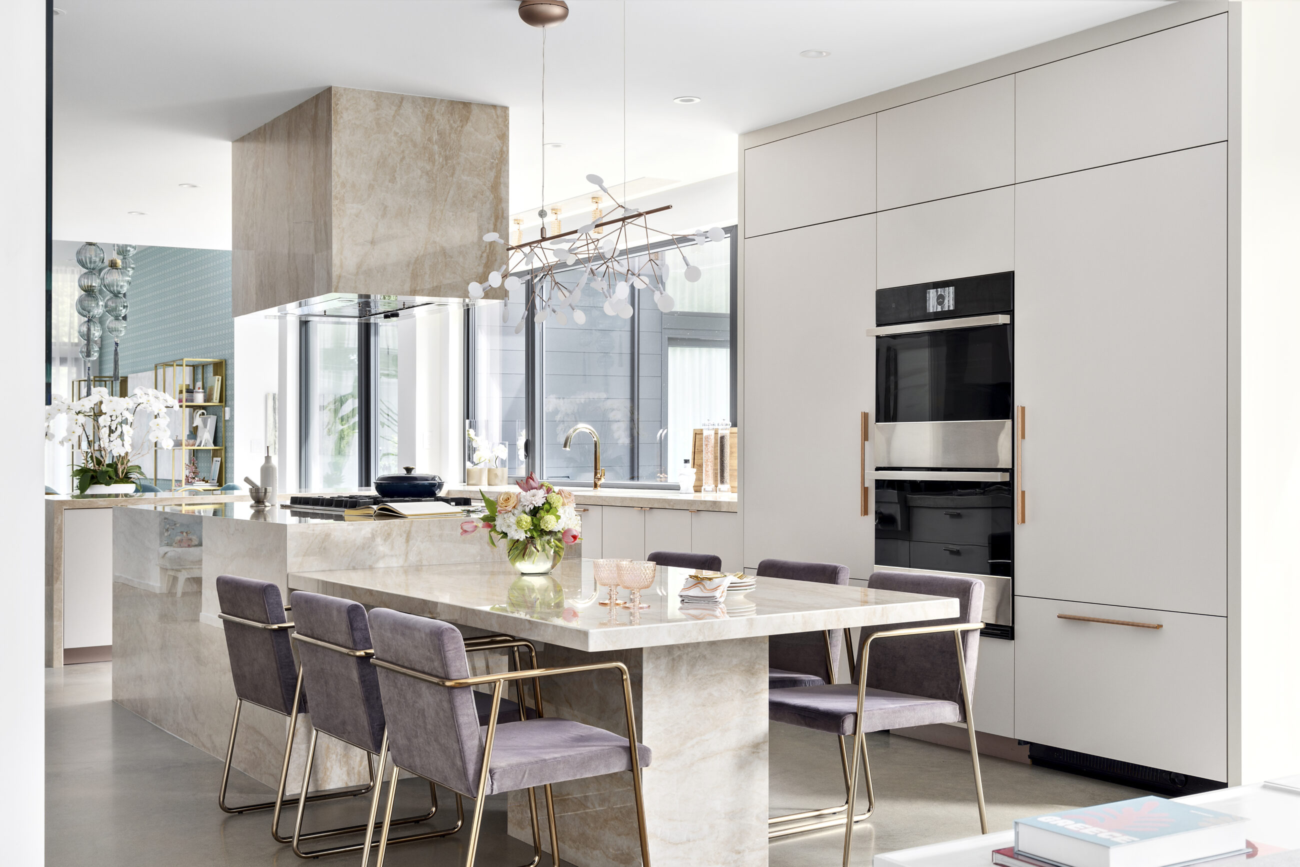 LUXURIOUS AND CONTEMPORARY HOME BY FRITS DE VRIES AND AWARD WINNING KALU INTERIORS - 510 Burhill Road, West Vancouver