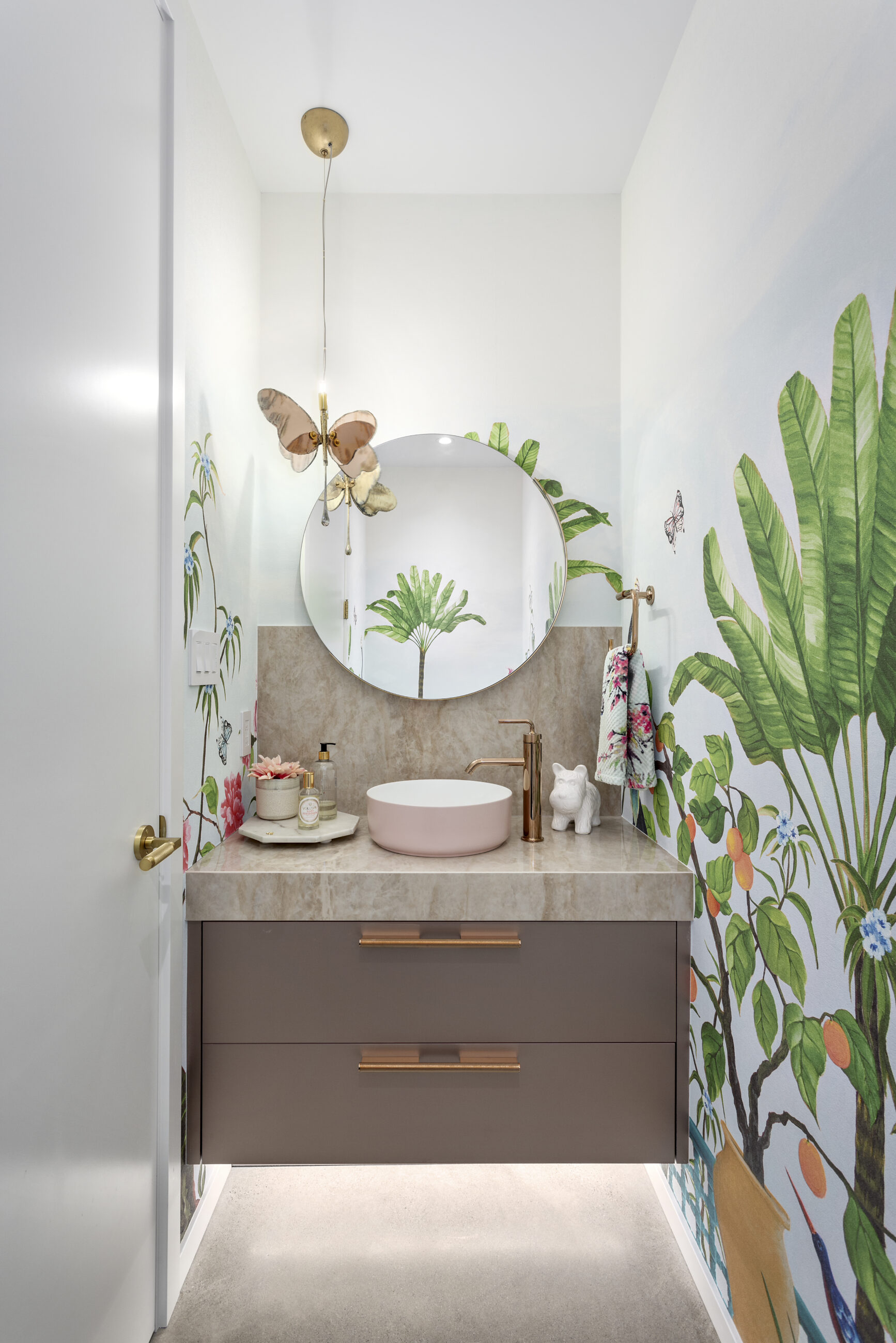 LUXURIOUS AND CONTEMPORARY HOME BY FRITS DE VRIES AND AWARD WINNING KALU INTERIORS - 510 Burhill Road, West Vancouver