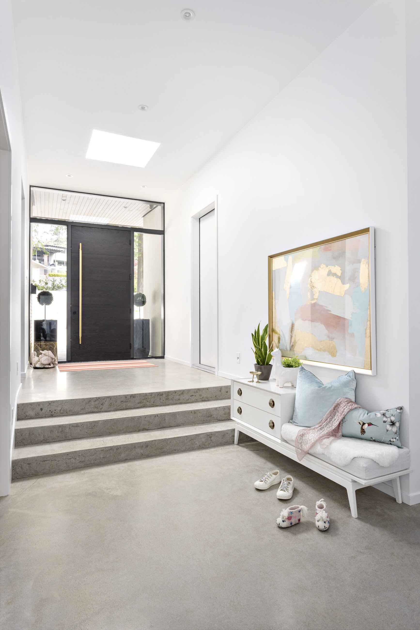 LUXURIOUS AND CONTEMPORARY HOME BY FRITS DE VRIES AND AWARD WINNING KALU INTERIORS - 510 Burhill Road, West Vancouver