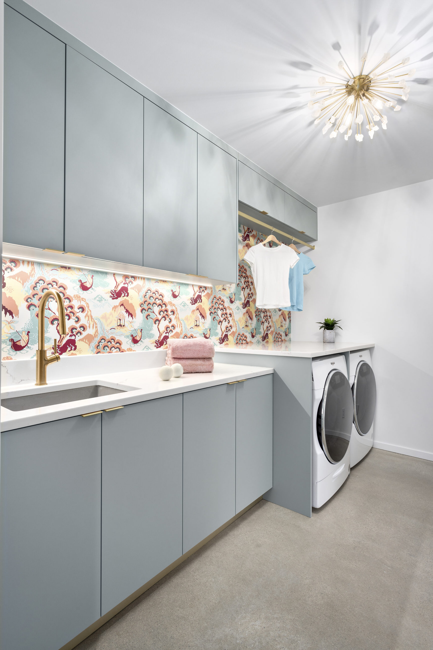 LUXURIOUS AND CONTEMPORARY HOME BY FRITS DE VRIES AND AWARD WINNING KALU INTERIORS - 510 Burhill Road, West Vancouver