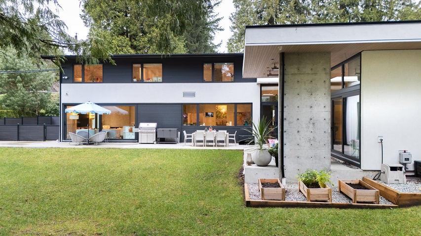 LUXURIOUS AND CONTEMPORARY HOME BY FRITS DE VRIES AND AWARD WINNING KALU INTERIORS - 510 Burhill Road, West Vancouver