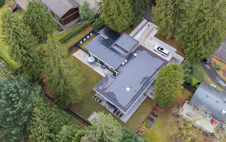LUXURIOUS AND CONTEMPORARY HOME BY FRITS DE VRIES AND AWARD WINNING KALU INTERIORS - 510 Burhill Road, West Vancouver