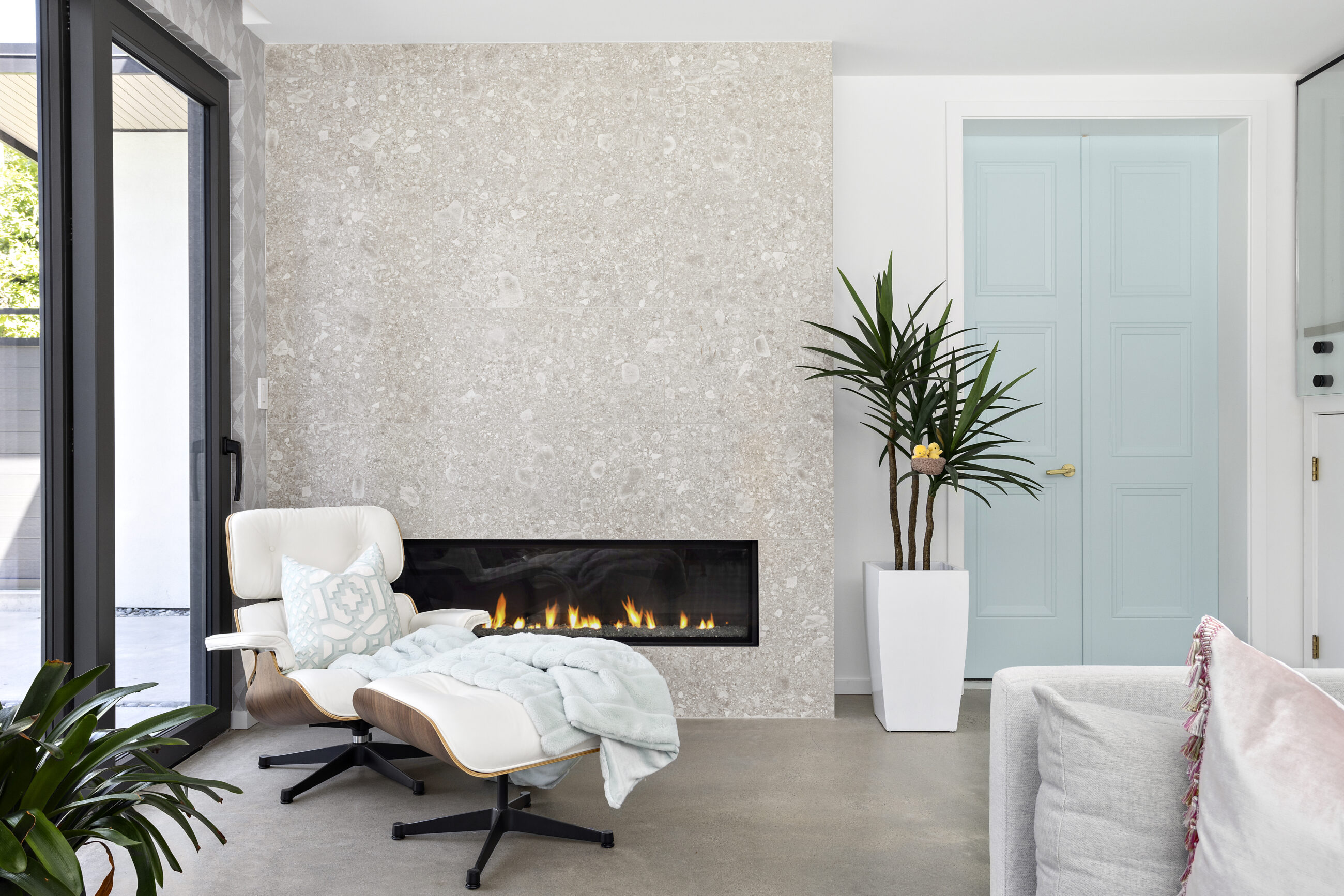 LUXURIOUS AND CONTEMPORARY HOME BY FRITS DE VRIES AND AWARD WINNING KALU INTERIORS - 510 Burhill Road, West Vancouver