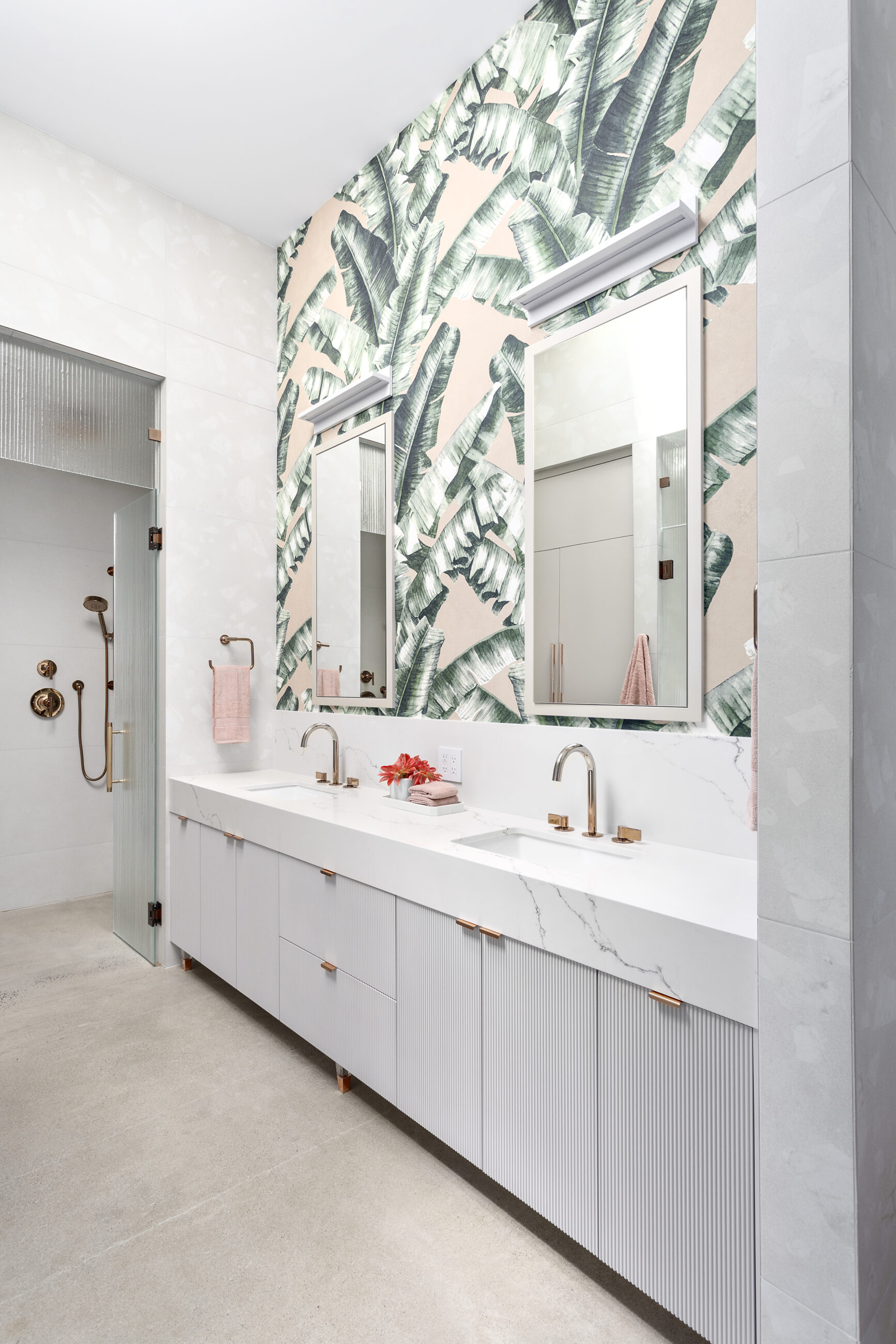 LUXURIOUS AND CONTEMPORARY HOME BY FRITS DE VRIES AND AWARD WINNING KALU INTERIORS - 510 Burhill Road, West Vancouver