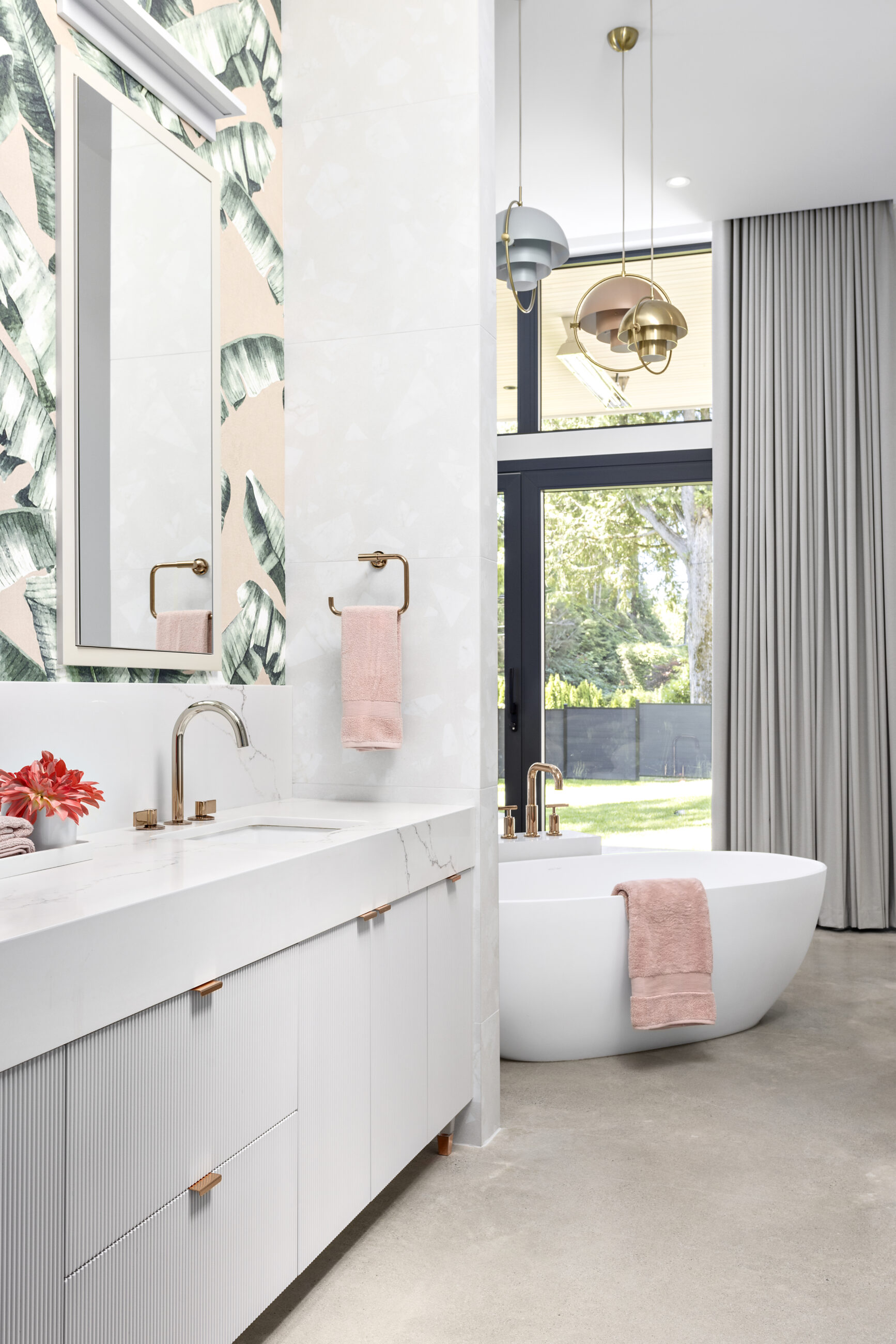 LUXURIOUS AND CONTEMPORARY HOME BY FRITS DE VRIES AND AWARD WINNING KALU INTERIORS - 510 Burhill Road, West Vancouver