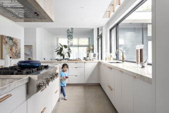 LUXURIOUS AND CONTEMPORARY HOME BY FRITS DE VRIES AND AWARD WINNING KALU INTERIORS - 510 Burhill Road, West Vancouver