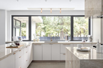 LUXURIOUS AND CONTEMPORARY HOME BY FRITS DE VRIES AND AWARD WINNING KALU INTERIORS - 510 Burhill Road, West Vancouver