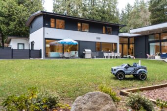 LUXURIOUS AND CONTEMPORARY HOME BY FRITS DE VRIES AND AWARD WINNING KALU INTERIORS - 510 Burhill Road, West Vancouver