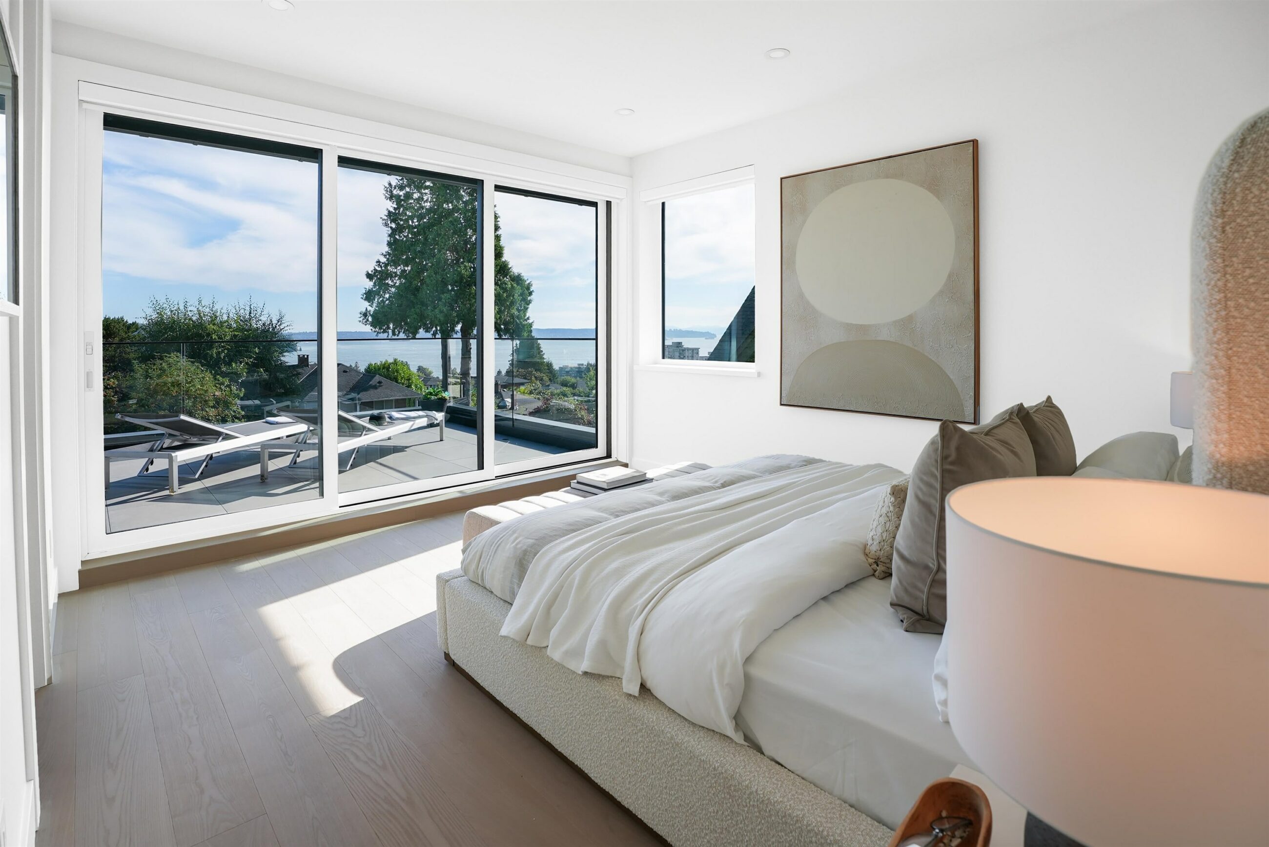 A STUNNING MODERN NEW BUILD IN WEST VANCOUVER - 1130 GORDON AVENUE