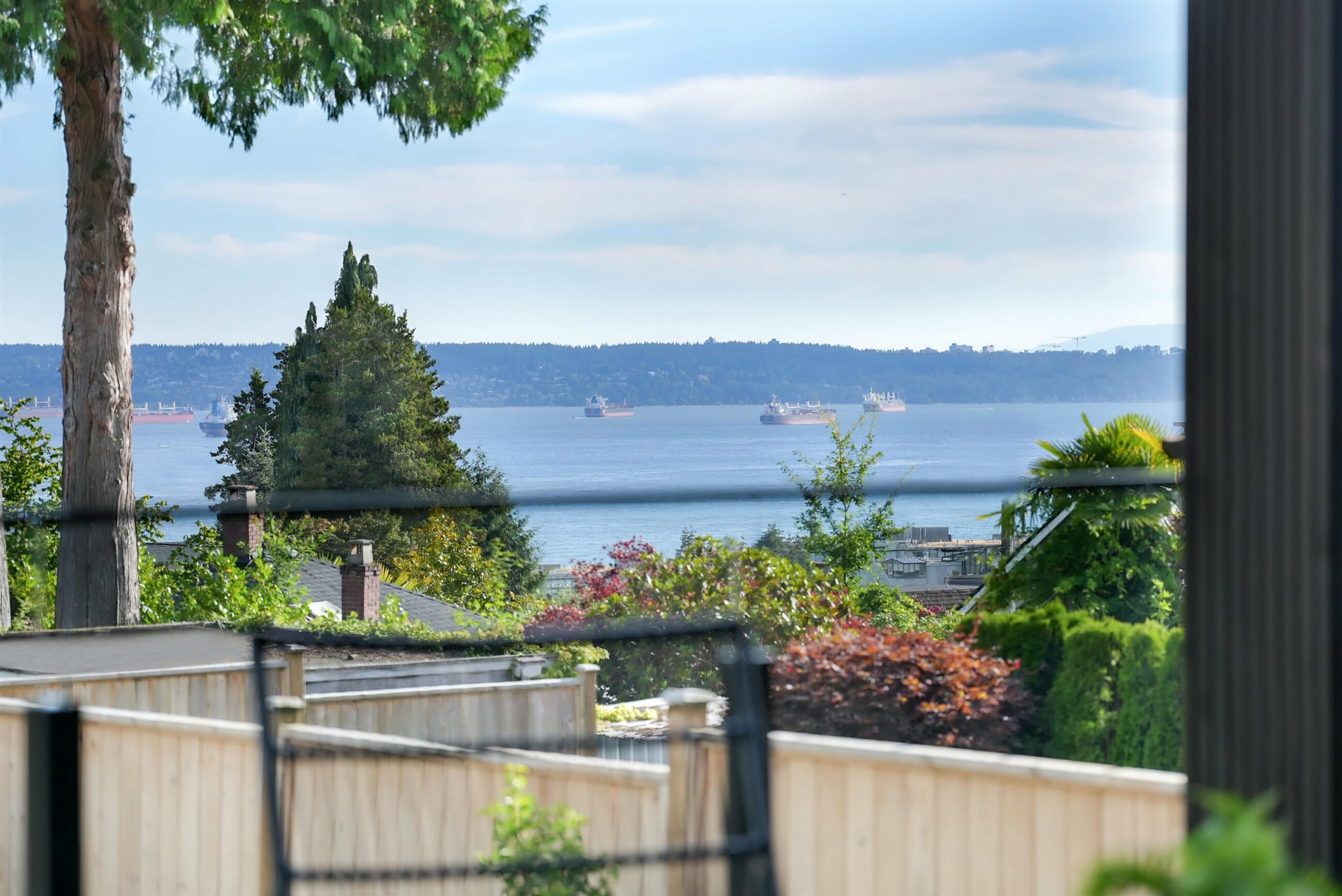 A STUNNING MODERN NEW BUILD IN WEST VANCOUVER - 1130 GORDON AVENUE