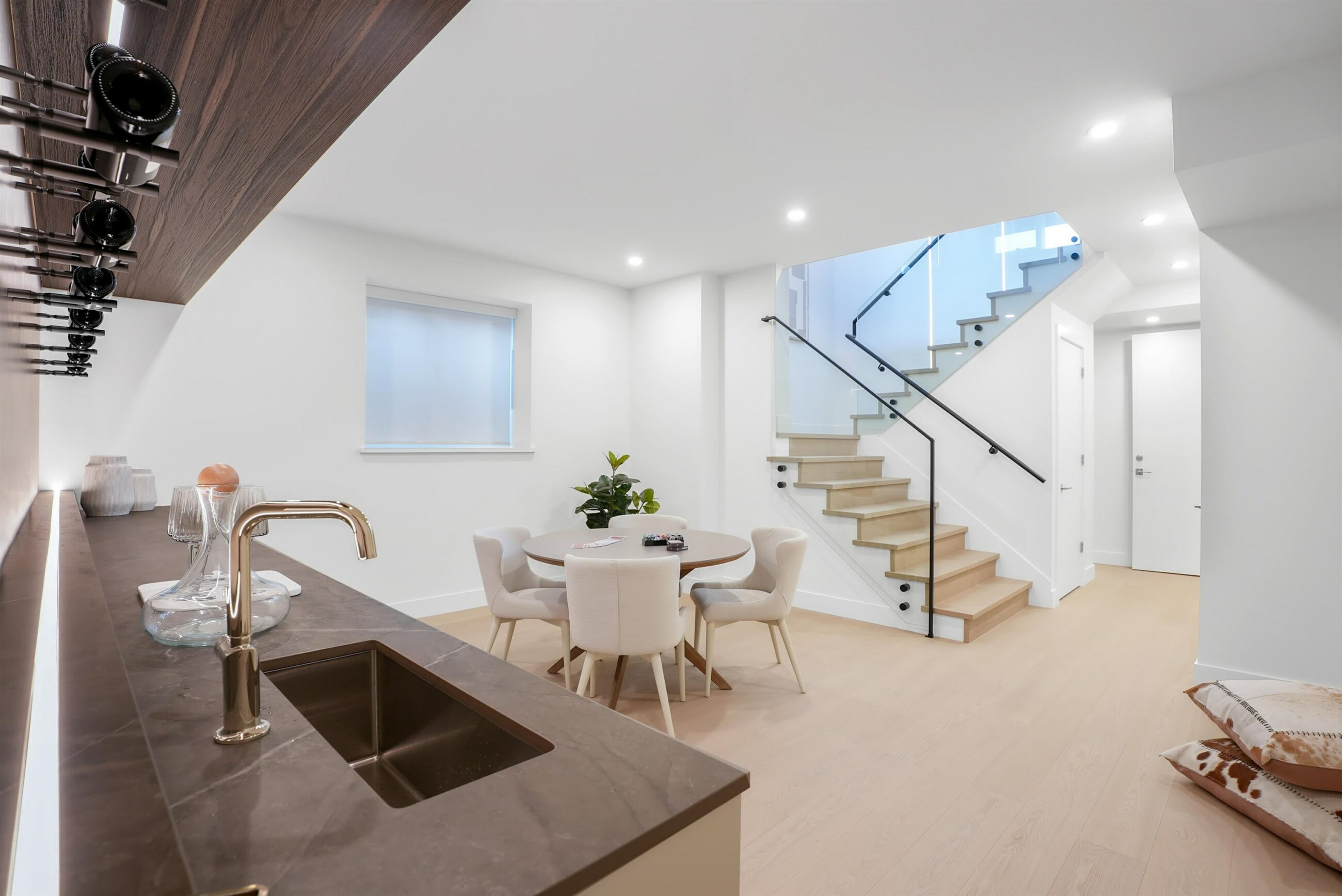 A STUNNING MODERN NEW BUILD IN WEST VANCOUVER - 1130 GORDON AVENUE