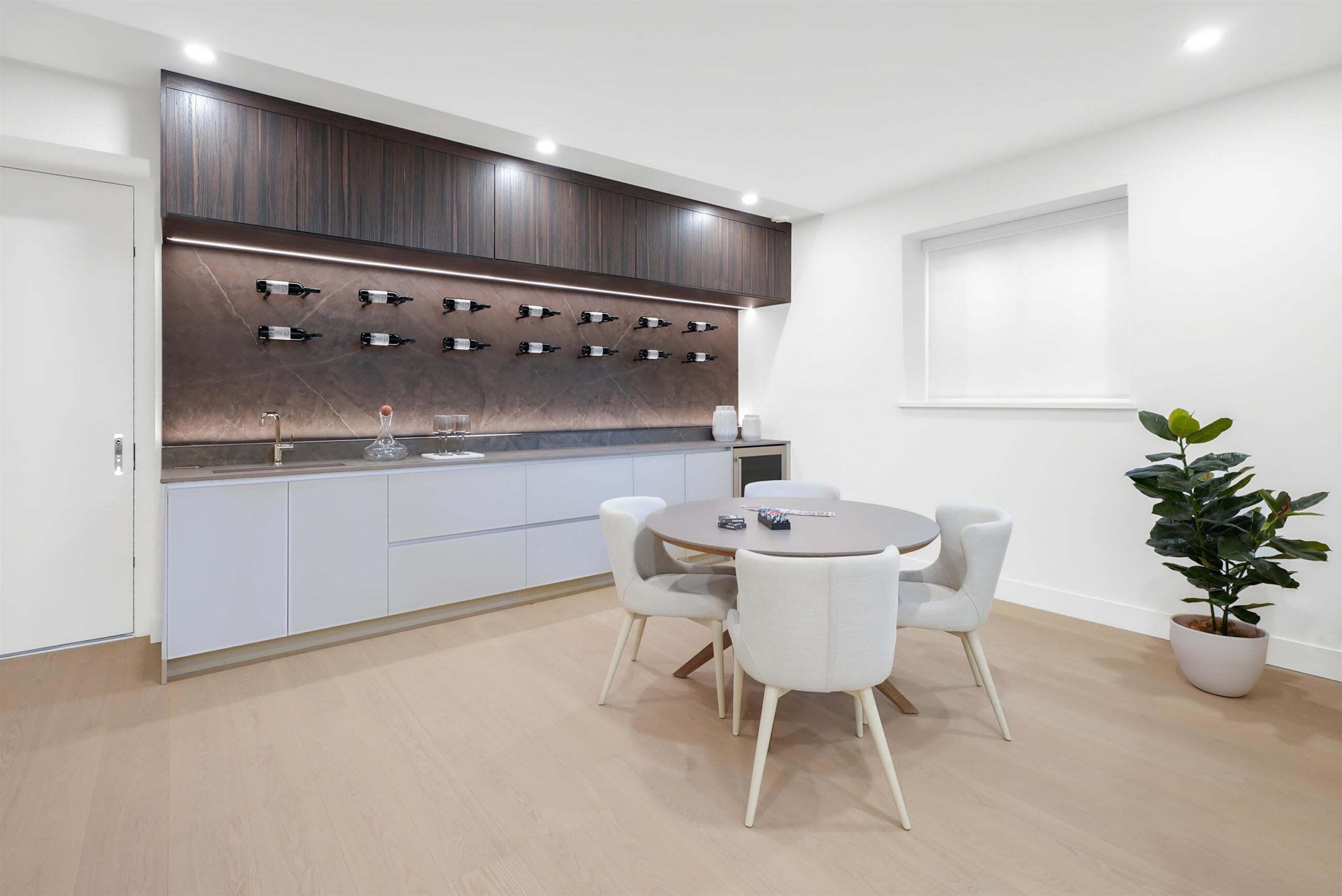 A STUNNING MODERN NEW BUILD IN WEST VANCOUVER - 1130 GORDON AVENUE