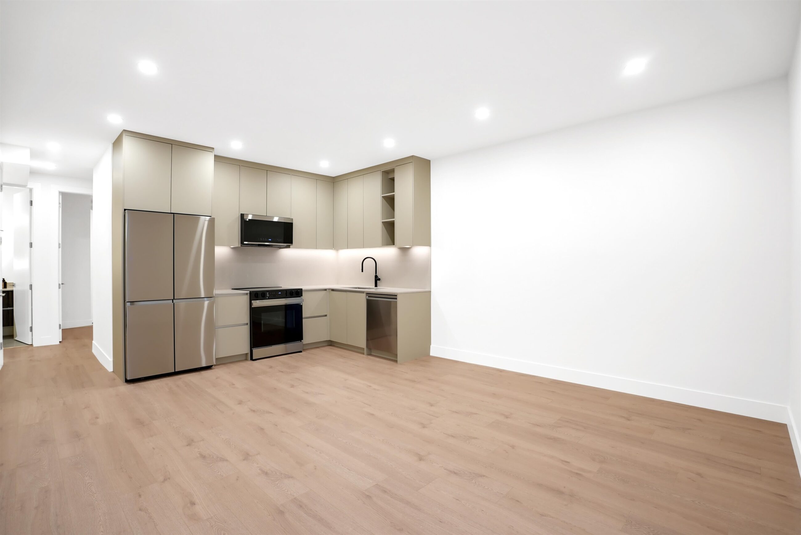 A STUNNING MODERN NEW BUILD IN WEST VANCOUVER - 1130 GORDON AVENUE