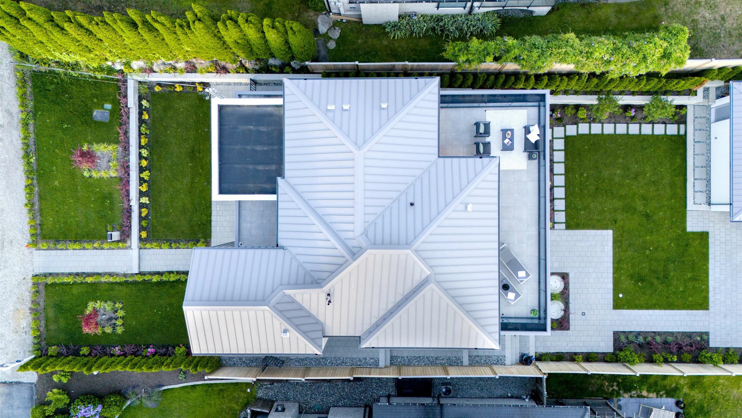 A STUNNING MODERN NEW BUILD IN WEST VANCOUVER - 1130 GORDON AVENUE