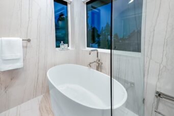 A STUNNING MODERN NEW BUILD IN WEST VANCOUVER - 1130 GORDON AVENUE