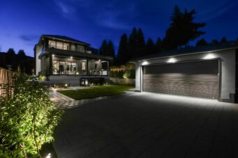 A STUNNING MODERN NEW BUILD IN WEST VANCOUVER - 1130 GORDON AVENUE