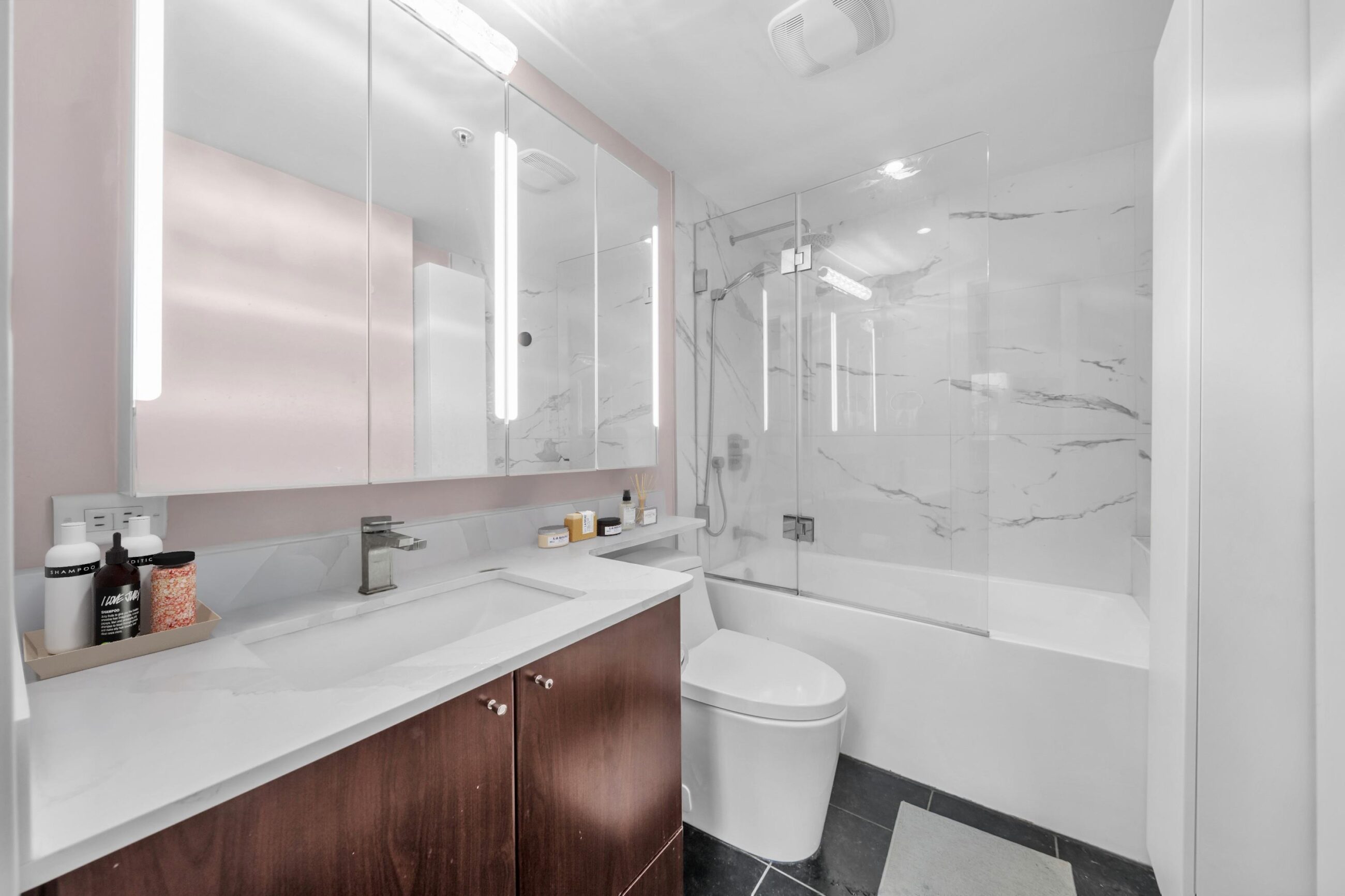 COSMOPOLITAN RETREAT IN THE VIBRANT HEART OF DOWNTOWN VANCOUVER - 1602 938 Smithe Street, Vancouver