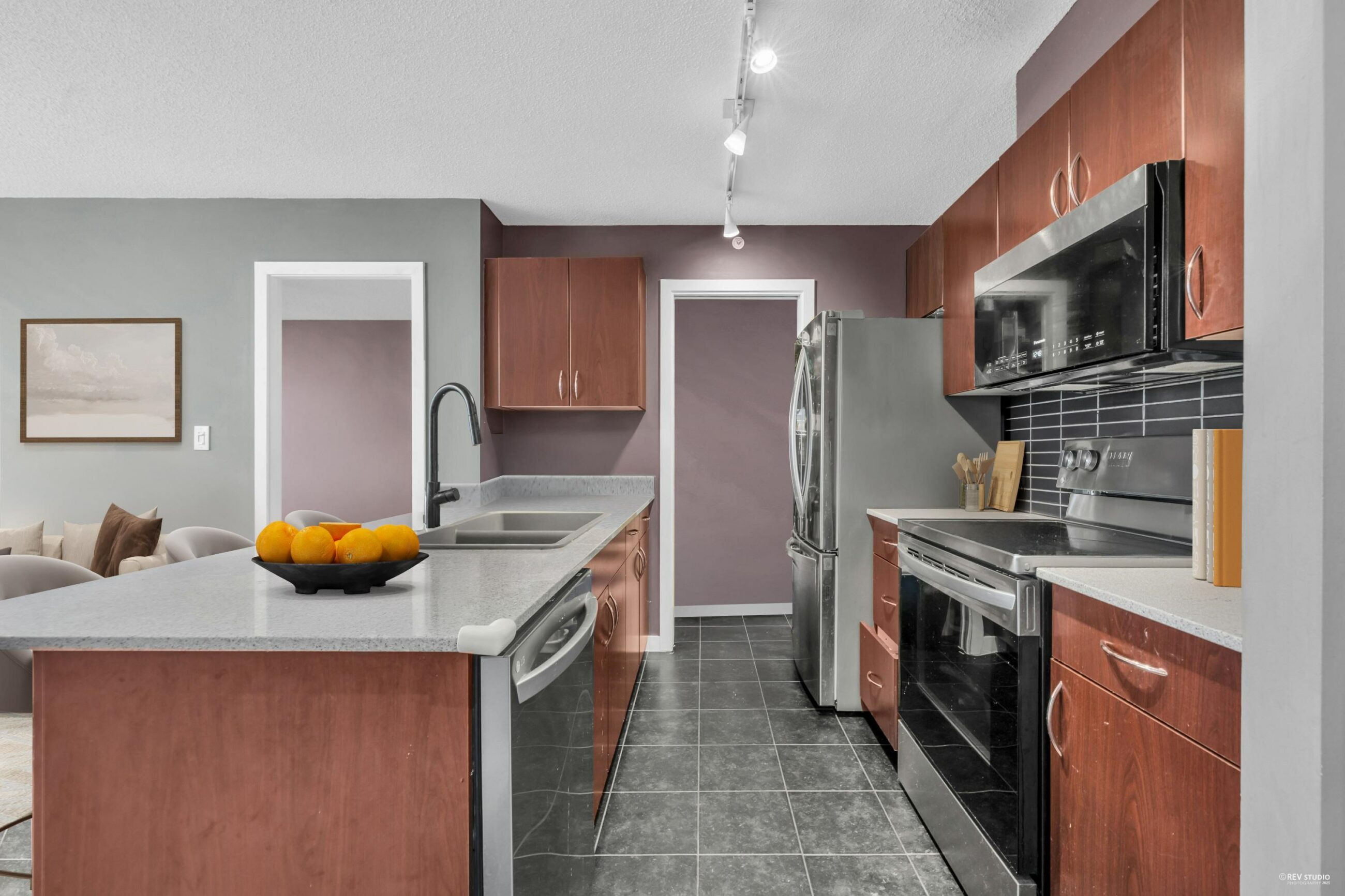 COSMOPOLITAN RETREAT IN THE VIBRANT HEART OF DOWNTOWN VANCOUVER - 1602 938 Smithe Street, Vancouver