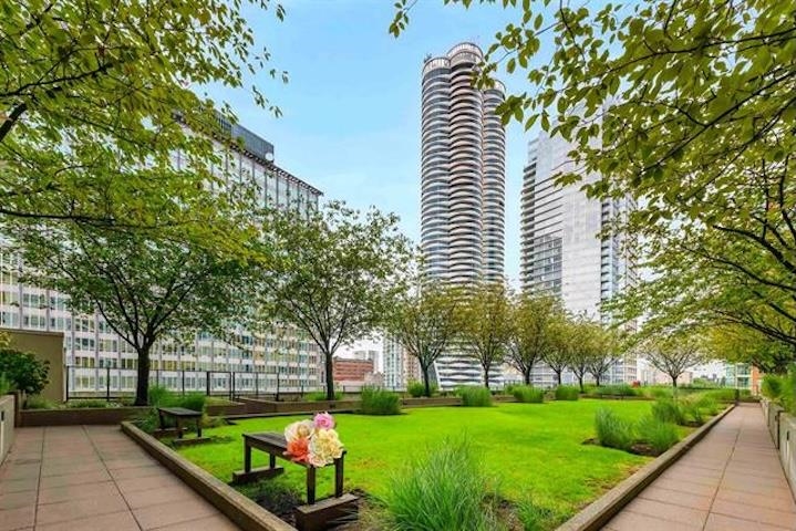 COSMOPOLITAN RETREAT IN THE VIBRANT HEART OF DOWNTOWN VANCOUVER - 1602 938 Smithe Street, Vancouver