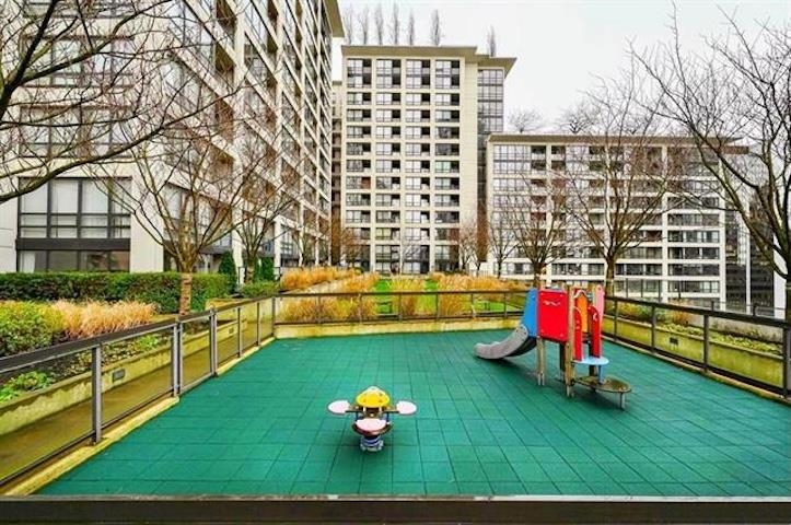 COSMOPOLITAN RETREAT IN THE VIBRANT HEART OF DOWNTOWN VANCOUVER - 1602 938 Smithe Street, Vancouver